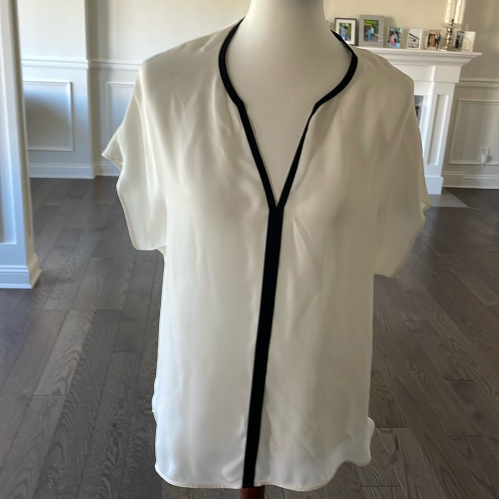 Vince 100% silk blouse V neck with black trim in front. NWT